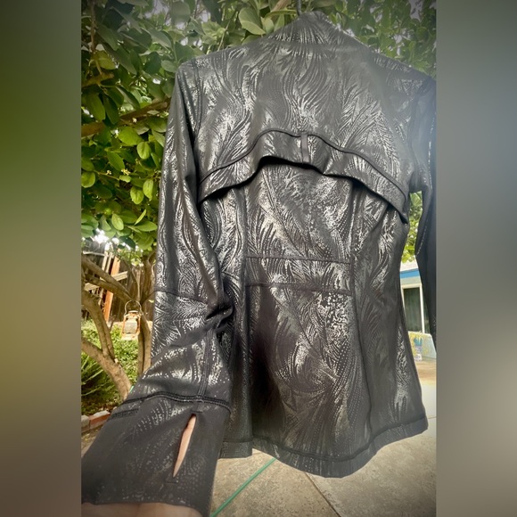 Lululemon Define Jacket *Shine Acclimatize Black Foil Perfect like new condition - Picture 6 of 8